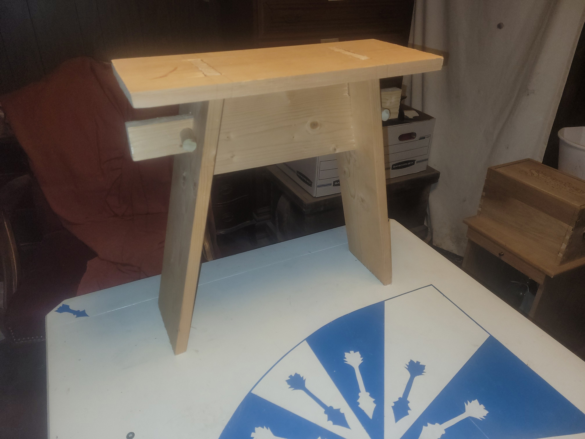 A Knock-Down Bench You Can Lift by the Seat